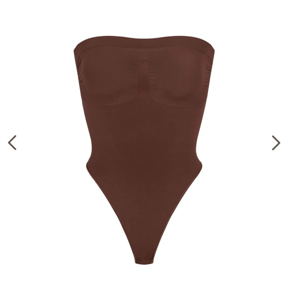 SKIMS Seamless Sculpt Strapless Thong Bodysuit Cocoa Size Small removable straps - Picture 3 of 5